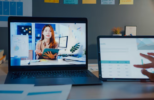 Diseño a medida: interfaz Moodle con identidad institucional.